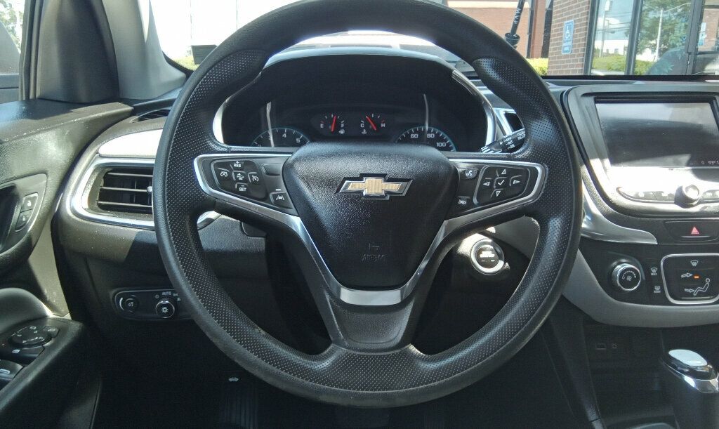 2020 Chevrolet Equinox LS photo 11