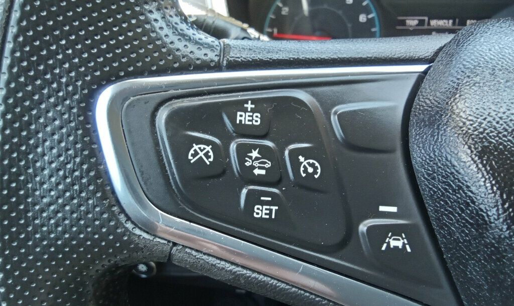 2020 Chevrolet Equinox LS photo 12