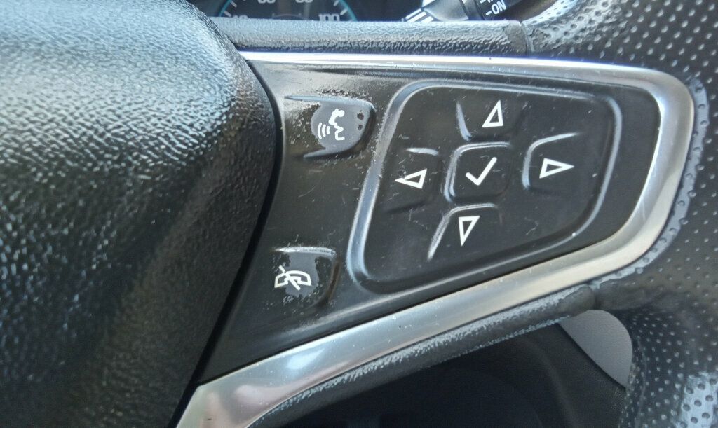 2020 Chevrolet Equinox LS photo 13
