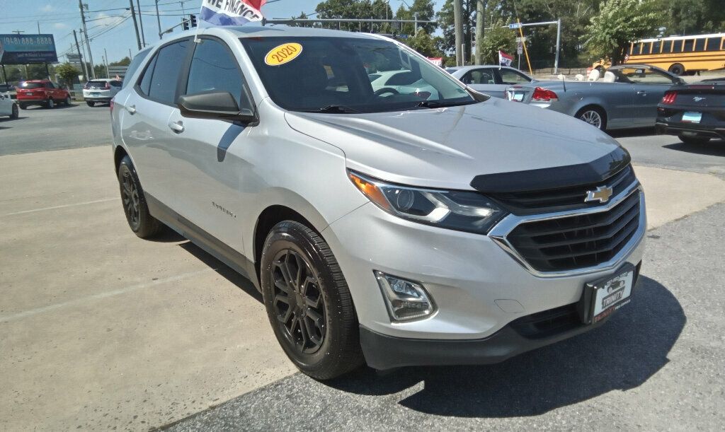 2020 Chevrolet Equinox LS photo 3