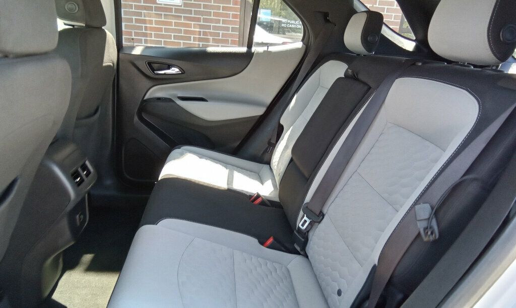 2020 Chevrolet Equinox LS photo 7