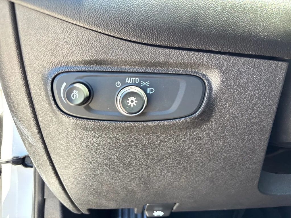 2020 Chevrolet Equinox FWD 4dr LS w/1LS - 23041560 - 10