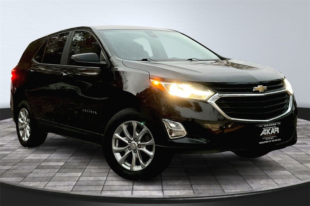2020 Chevrolet Equinox LS photo 3
