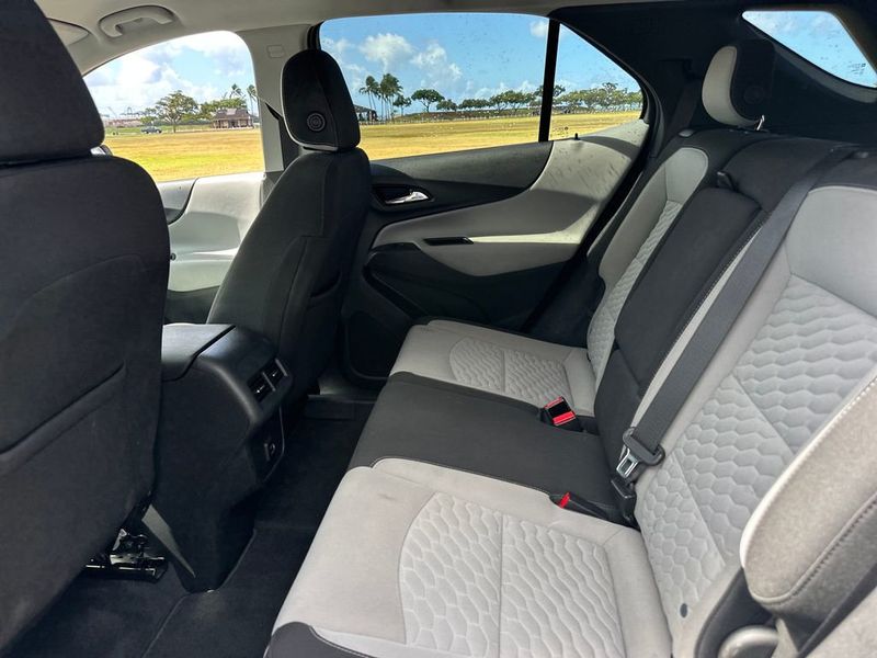 2020 Chevrolet Equinox LS - 23045256 - 14