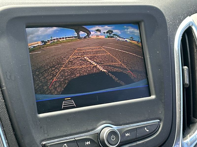 2020 Chevrolet Equinox LS - 23045256 - 16