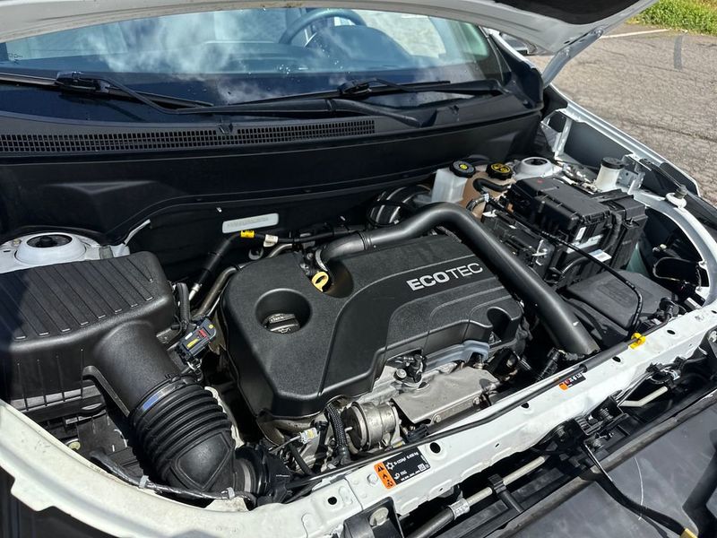 2020 Chevrolet Equinox LS - 23045256 - 20