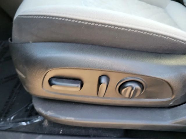 2020 Chevrolet Equinox LS Sport Utility 4D - 23001217 - 9