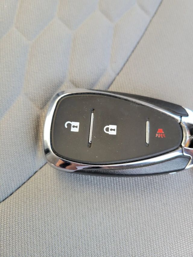 2020 Chevrolet Equinox LS Sport Utility 4D - 23001217 - 32