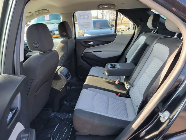 2020 Chevrolet Equinox LS Sport Utility 4D - 23001217 - 3