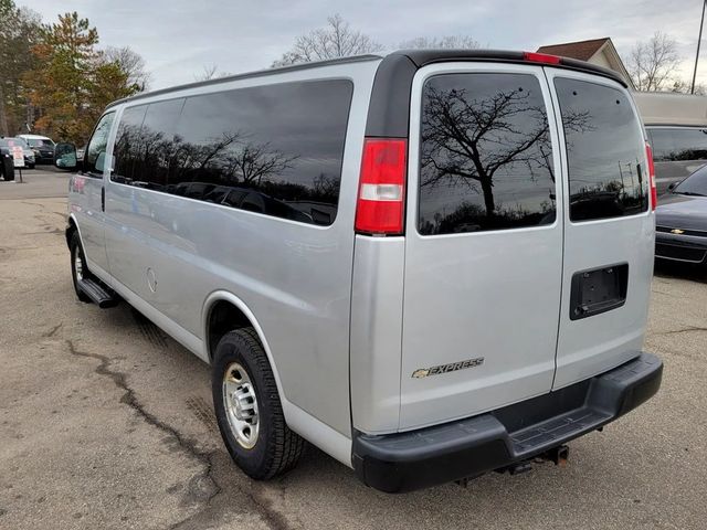 2020 Chevrolet Express 3500 Passenger LS Extended Van 3D - 23031820 - 4