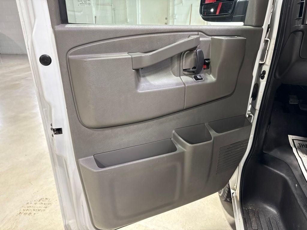 2020 Chevrolet Express Cargo Van RWD 2500 135" - 23040346 - 19