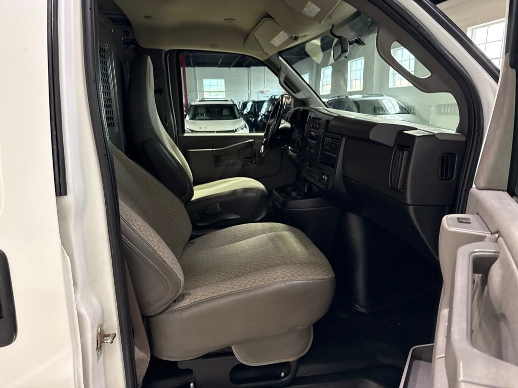 2020 Chevrolet Express Cargo Van RWD 2500 135" - 23040346 - 30