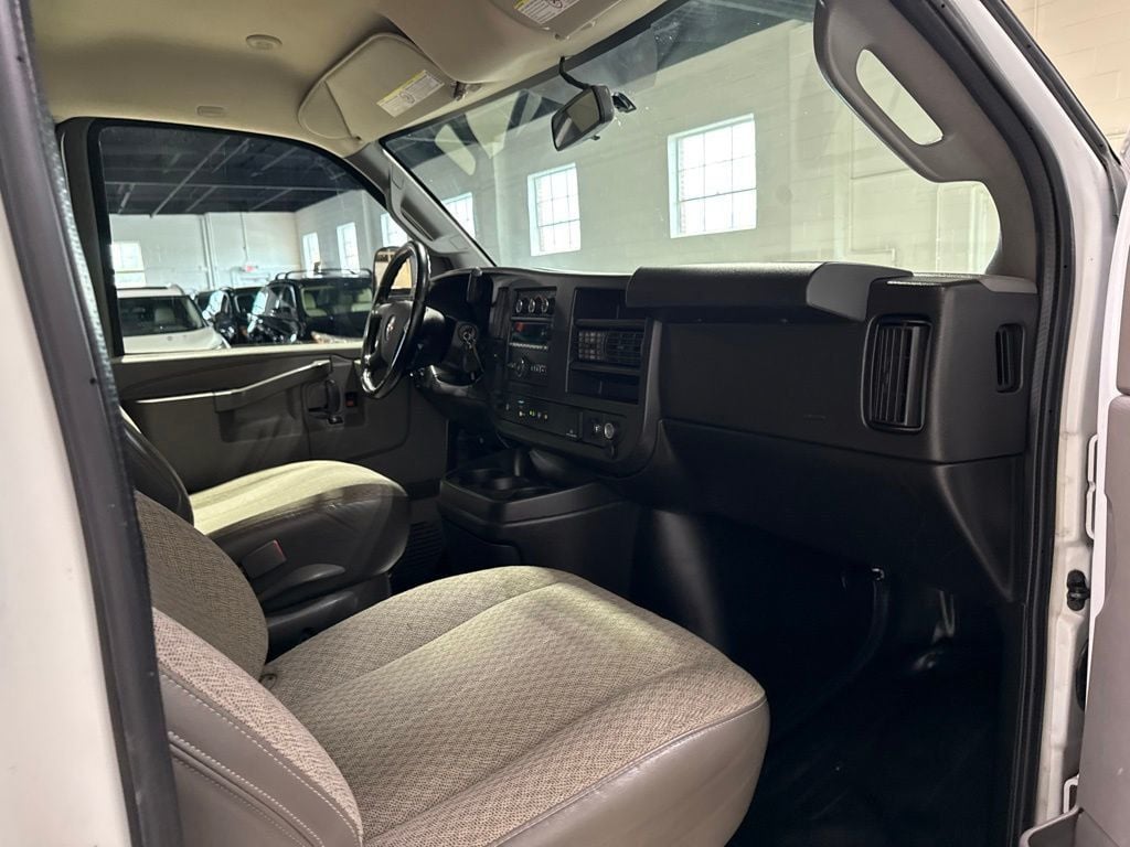 2020 Chevrolet Express Cargo Van RWD 2500 135" - 23040346 - 31