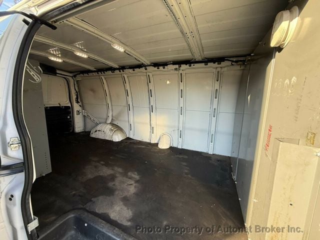 2020 Chevrolet Express Cargo Van RWD 3500 155" - 22968676 - 23