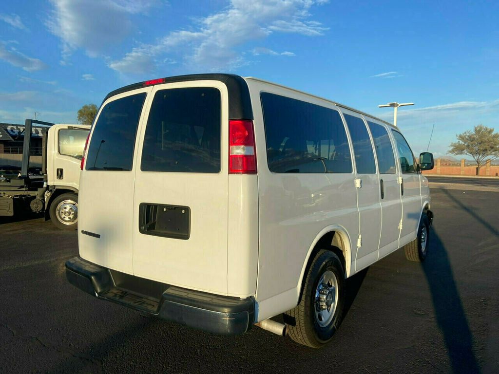 2020 Chevrolet Express Passenger RWD 2500 135" LT - 22146960 - 4