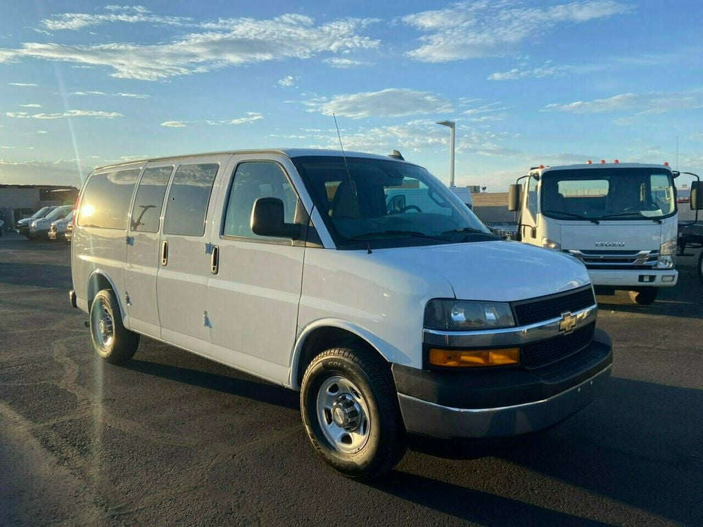 2020 Chevrolet Express Passenger RWD 2500 135" LT - 22146960 - 6