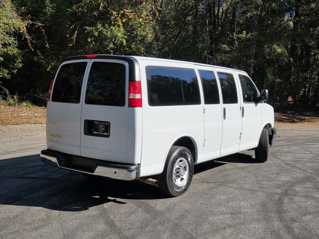 2020 Chevrolet Express 2500 Passenger LT Van photo 3