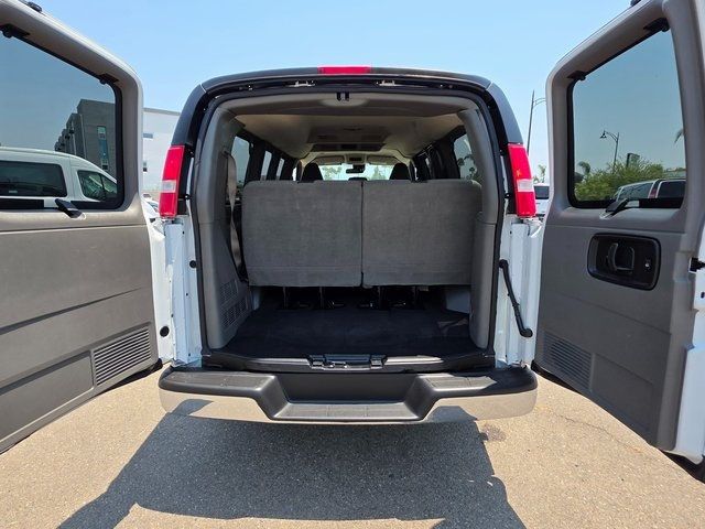 2020 Chevrolet Express Passenger RWD 2500 135" LT - 22881906 - 16