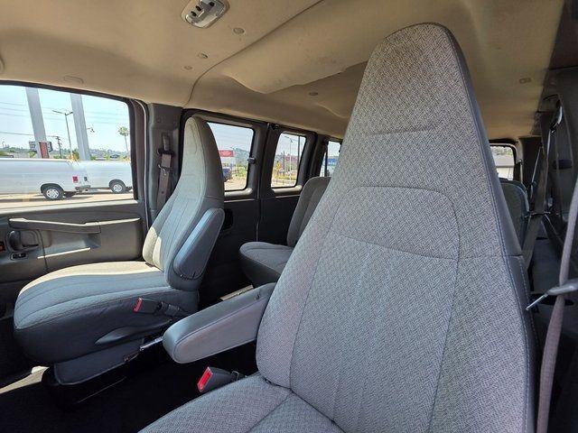 2020 Chevrolet Express Passenger RWD 2500 135" LT - 22881906 - 20