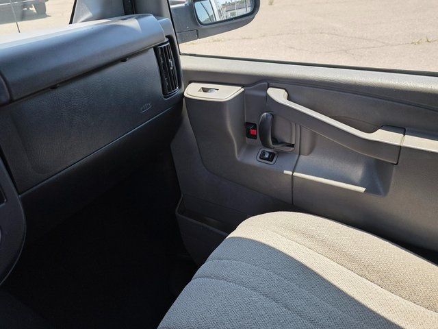 2020 Chevrolet Express Passenger RWD 2500 135" LT - 22881906 - 28