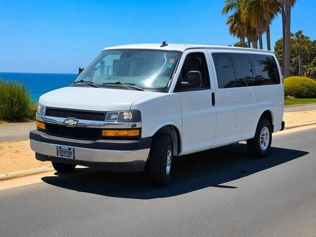 2020 Chevrolet Express Passenger RWD 2500 135" LT - 22881906 - 2