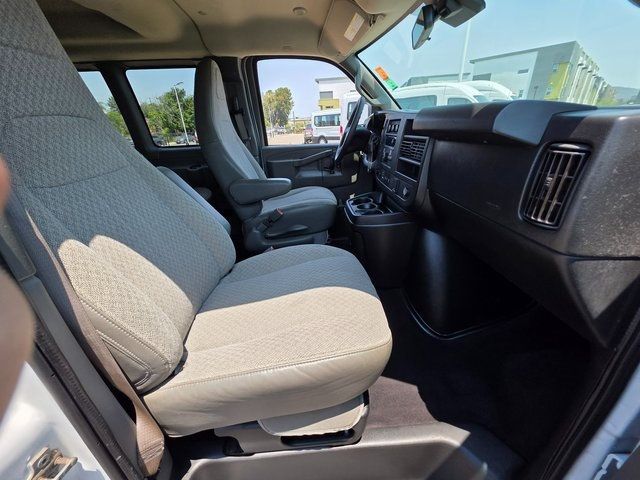 2020 Chevrolet Express Passenger RWD 2500 135" LT - 22881906 - 8