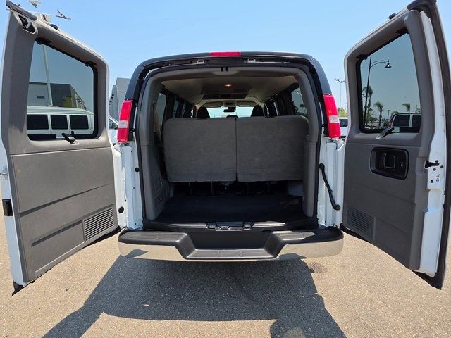 2020 Chevrolet Express Passenger RWD 2500 135" LT - 22884280 - 17