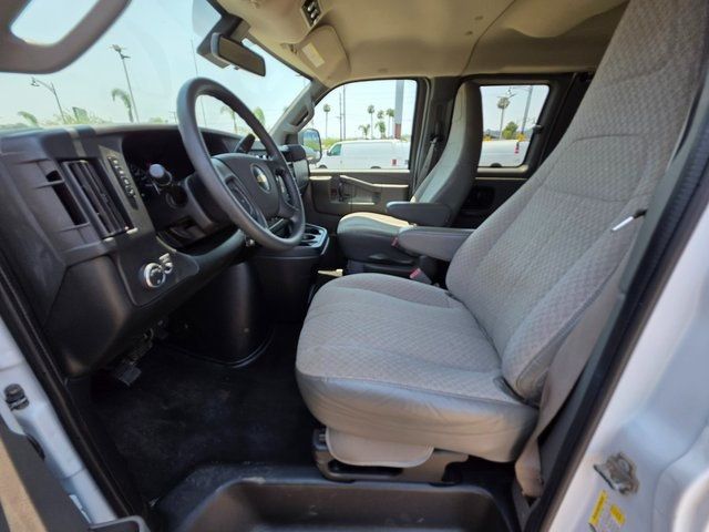 2020 Chevrolet Express Passenger RWD 2500 135" LT - 22884280 - 19