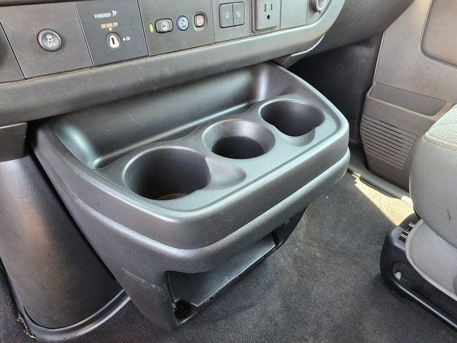 2020 Chevrolet Express Passenger RWD 2500 135" LT - 22884280 - 24