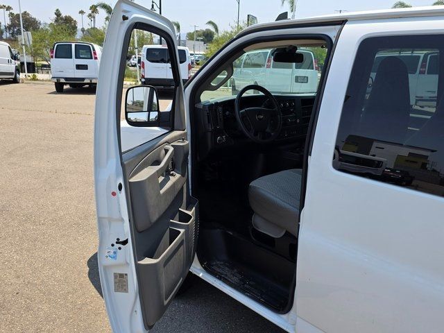 2020 Chevrolet Express Passenger RWD 2500 135" LT - 22884280 - 37