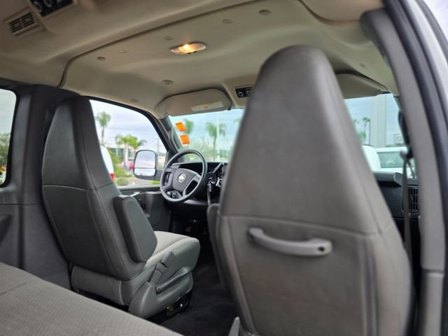 2020 Chevrolet Express Passenger RWD 2500 135" LT - 22971920 - 16