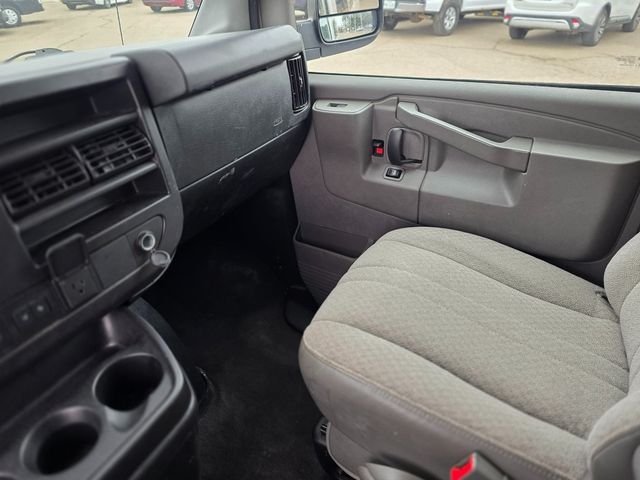 2020 Chevrolet Express Passenger RWD 2500 135" LT - 22971920 - 35