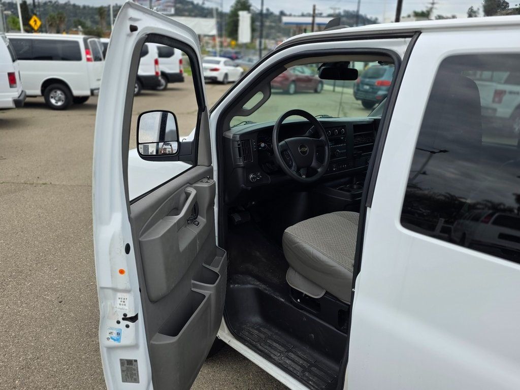 2020 Chevrolet Express Passenger RWD 2500 135" LT - 22971920 - 42