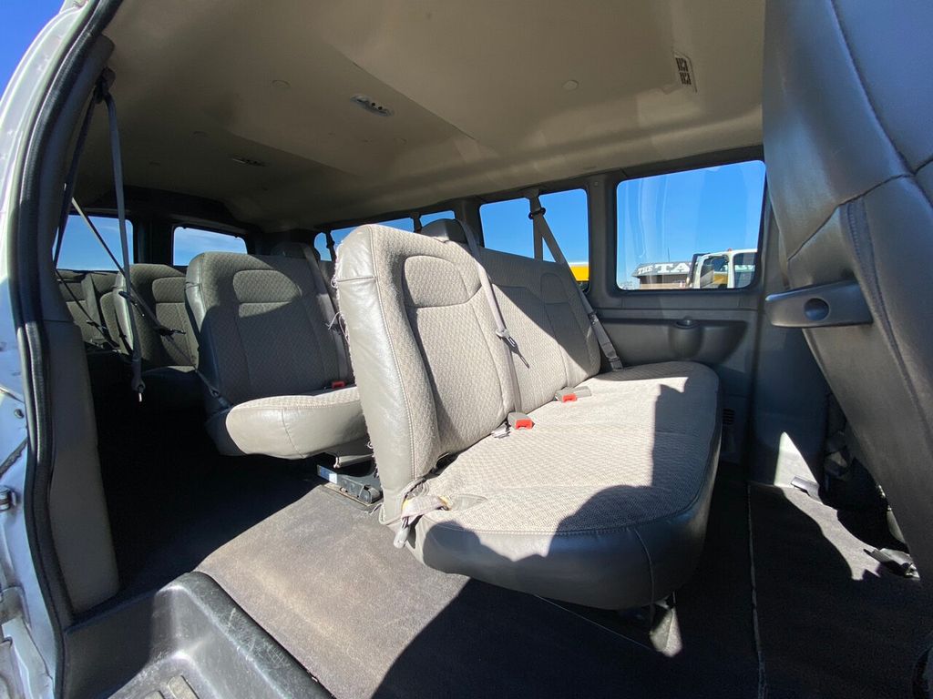 2020 Chevrolet Express Passenger RWD 3500 155" LT - 22257324 - 12