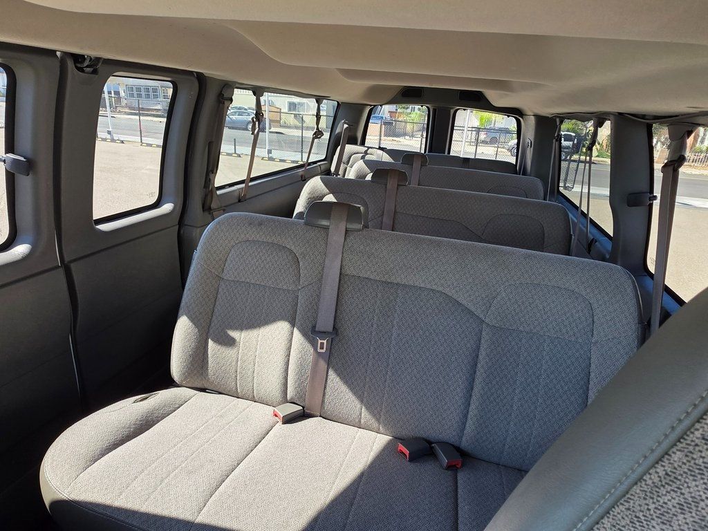 2020 Chevrolet Express Passenger RWD 3500 155" LT - 22902649 - 15