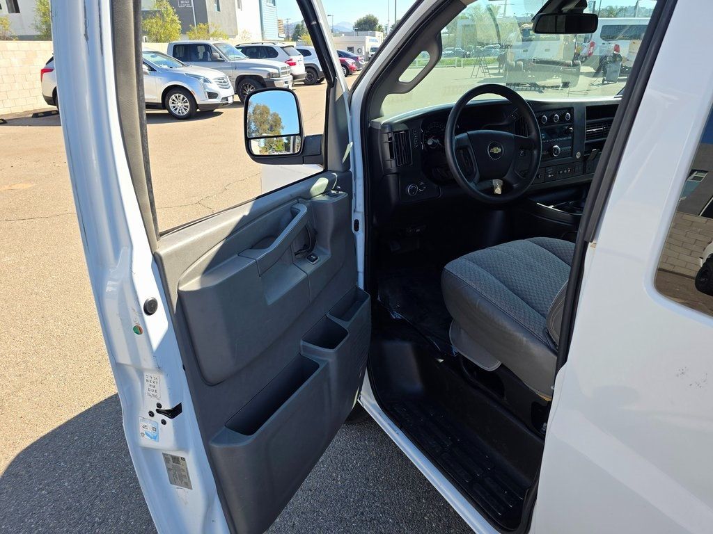 2020 Chevrolet Express Passenger RWD 3500 155" LT - 22902649 - 32