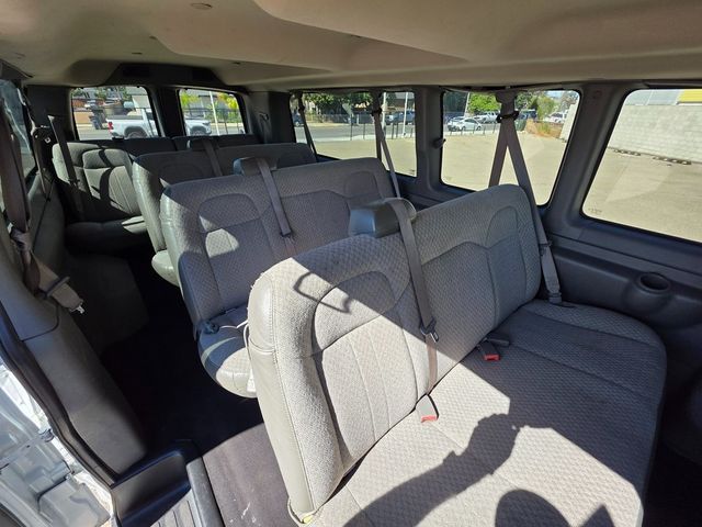 2020 Chevrolet Express Passenger RWD 3500 155" LT - 22902649 - 3