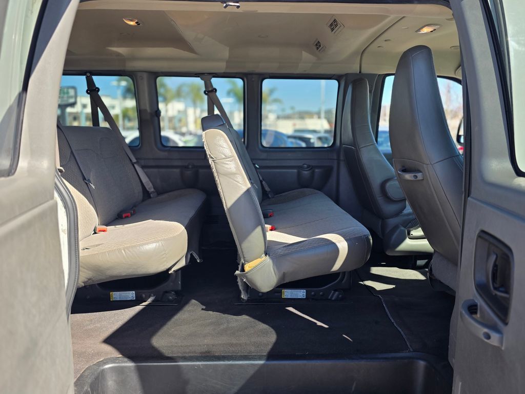 2020 Chevrolet Express Passenger RWD 3500 155" LT - 22988946 - 11