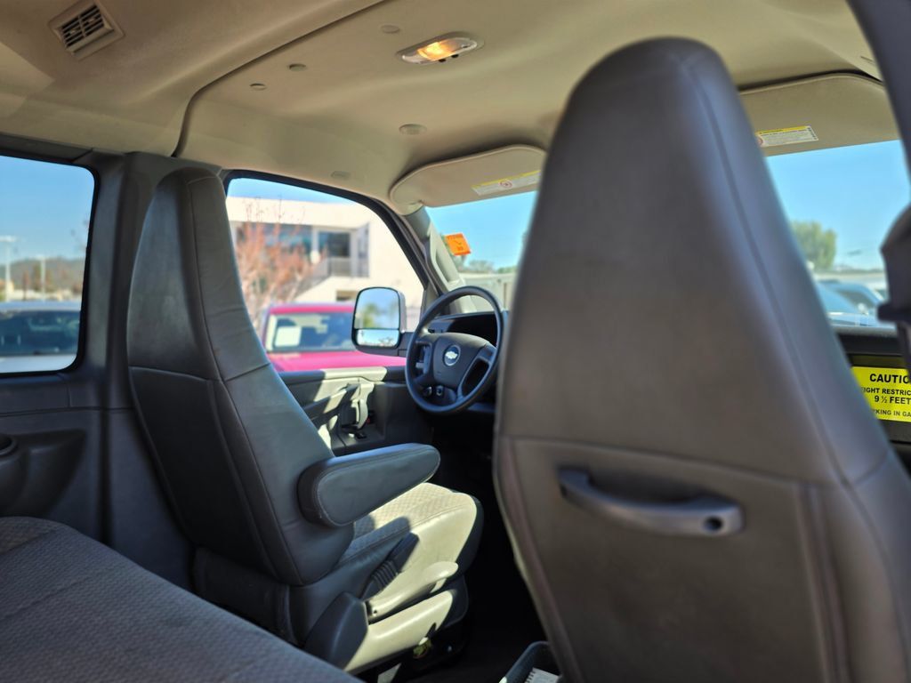 2020 Chevrolet Express Passenger RWD 3500 155" LT - 22988946 - 17