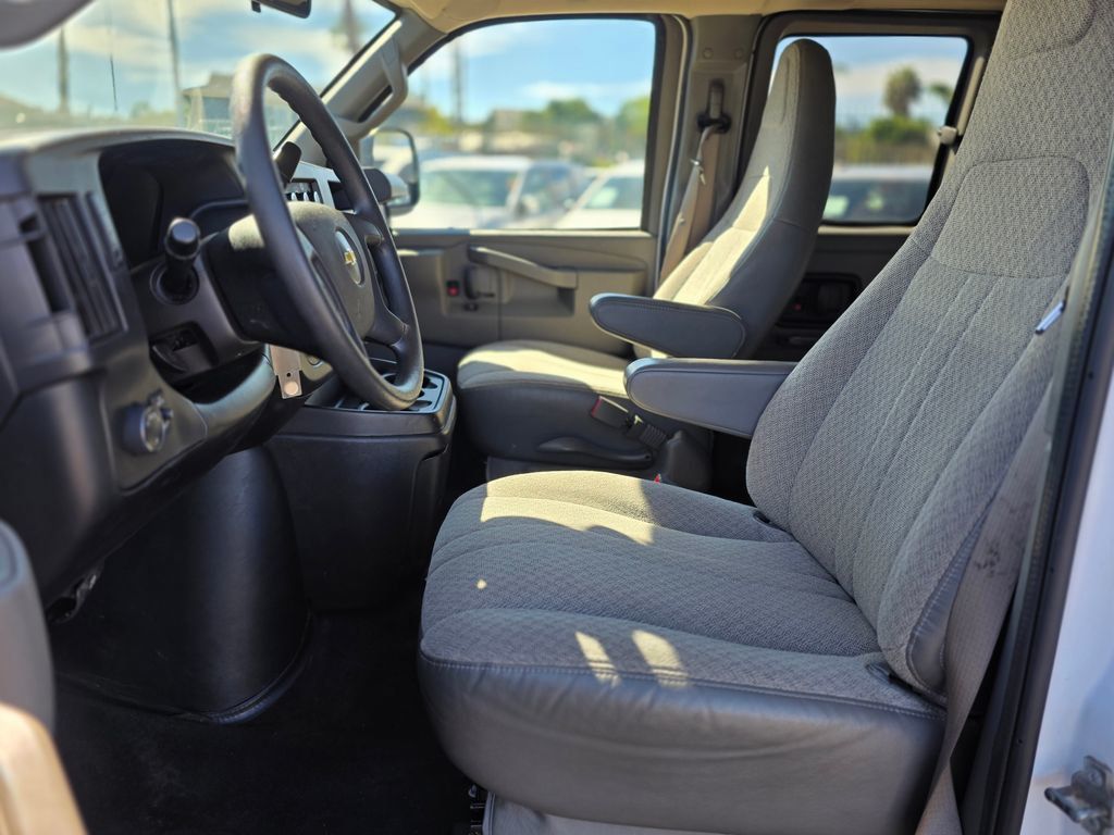 2020 Chevrolet Express Passenger RWD 3500 155" LT - 22988946 - 19