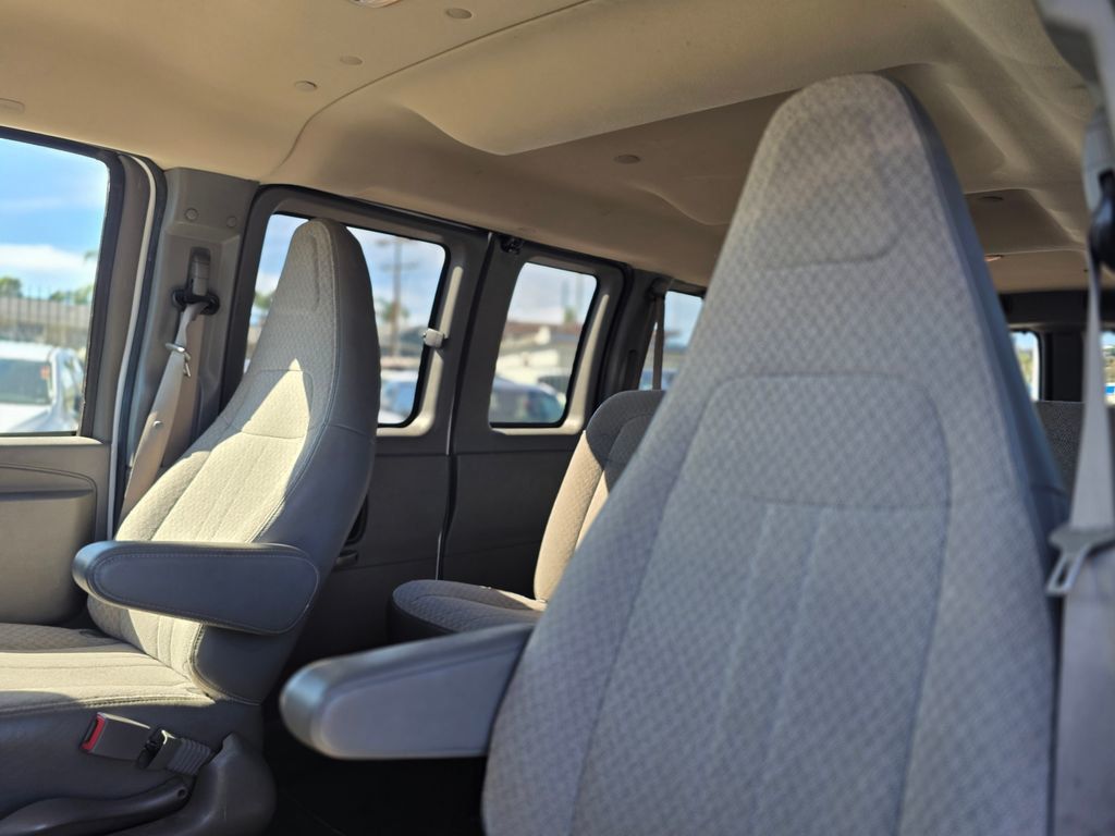 2020 Chevrolet Express Passenger RWD 3500 155" LT - 22988946 - 20