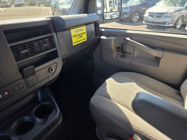 2020 Chevrolet Express Passenger RWD 3500 155" LT - 22988946 - 32