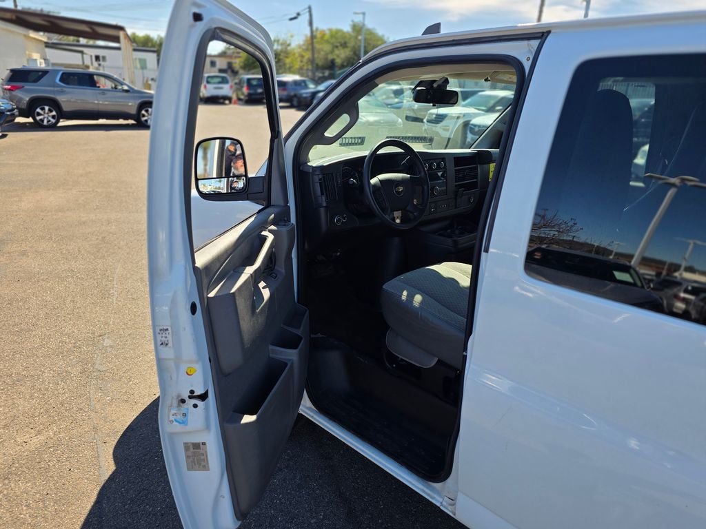 2020 Chevrolet Express Passenger RWD 3500 155" LT - 22988946 - 38