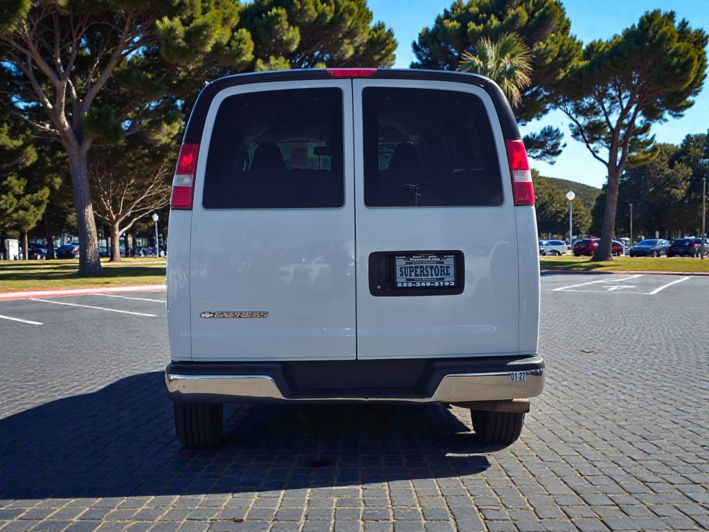 2020 Chevrolet Express Passenger RWD 3500 155" LT - 22988946 - 4