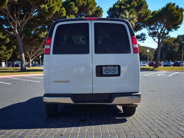 2020 Chevrolet Express Passenger RWD 3500 155" LT - 22988946 - 4