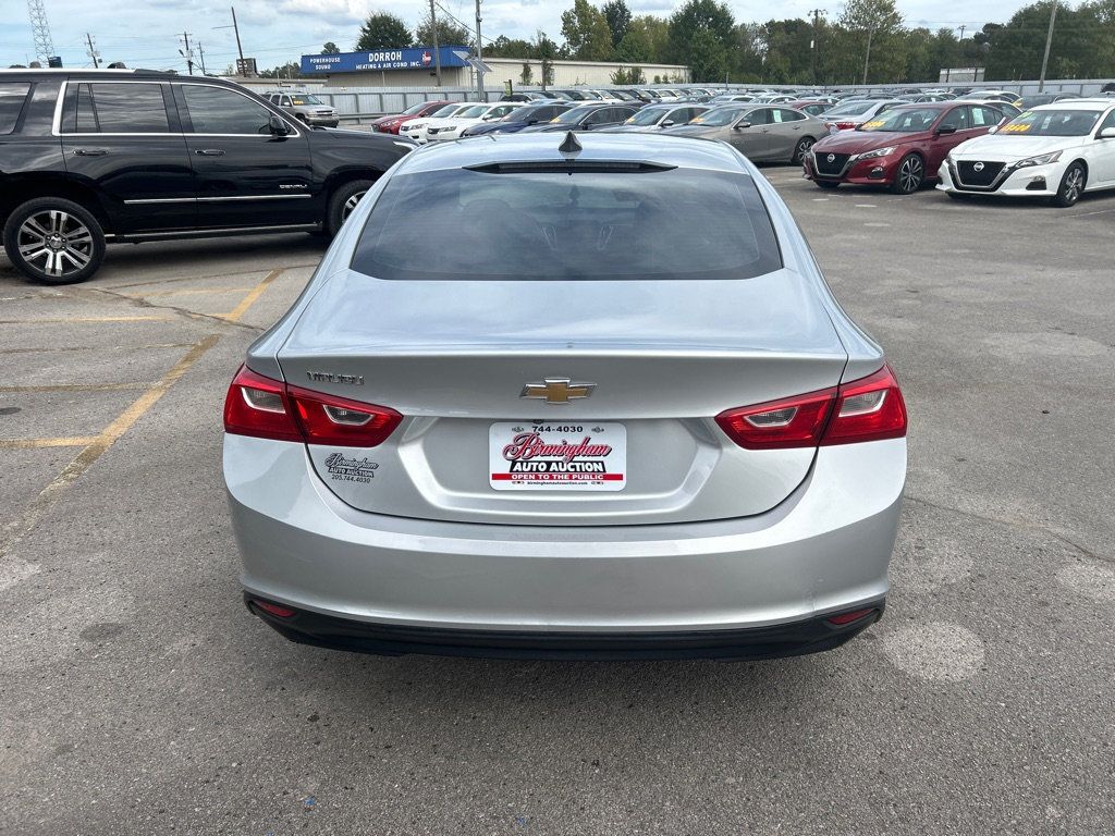 2020 Chevrolet Malibu photo 3