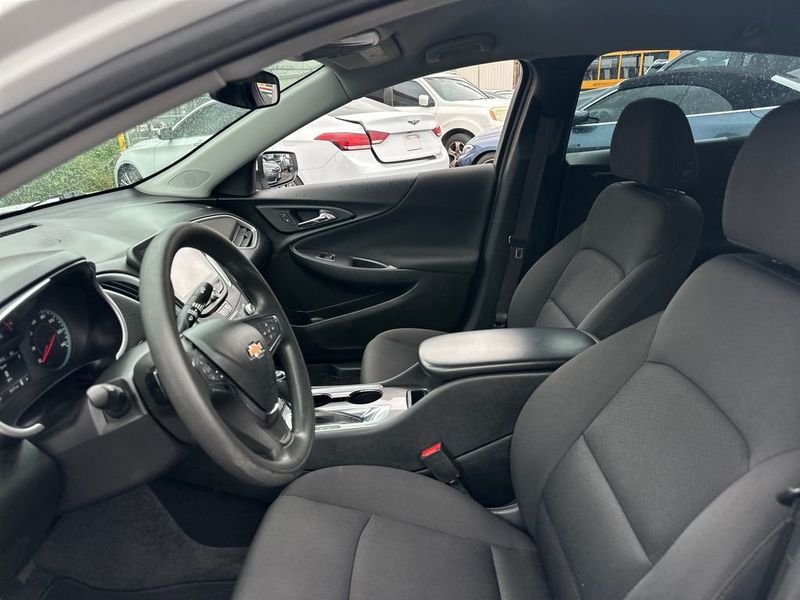 2020 Chevrolet Malibu LS - 23010617 - 12