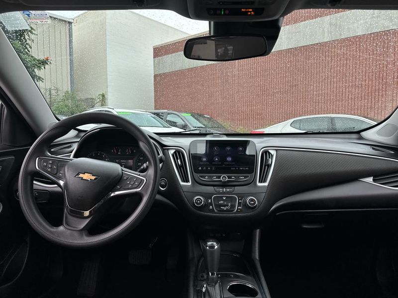 2020 Chevrolet Malibu LS - 23010617 - 13