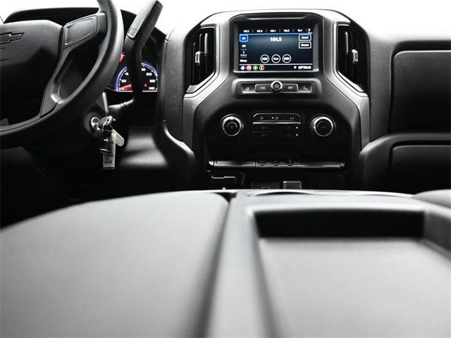 2020 Chevrolet Silverado 1500 Custom photo 12