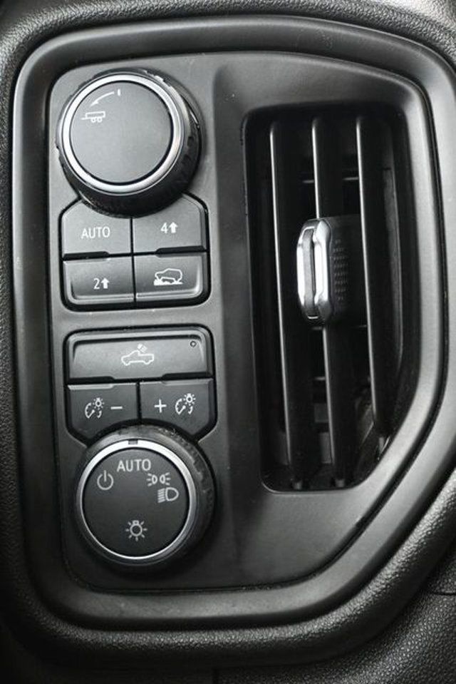 2020 Chevrolet Silverado 1500 4WD Crew Cab 147" Custom - 22990511 - 18